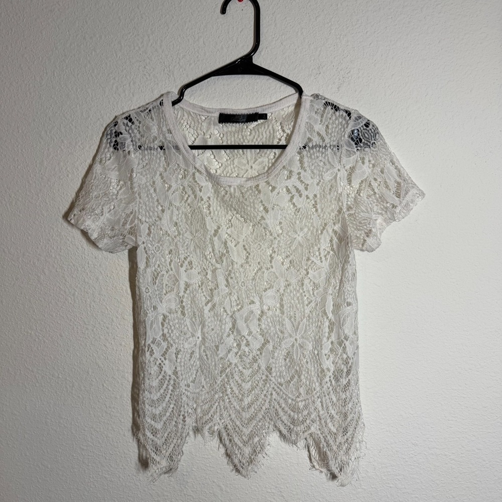 BKE Boutique Eyelash Lace Blouse Top Womens Small White Scoop Neck Scalloped Hem